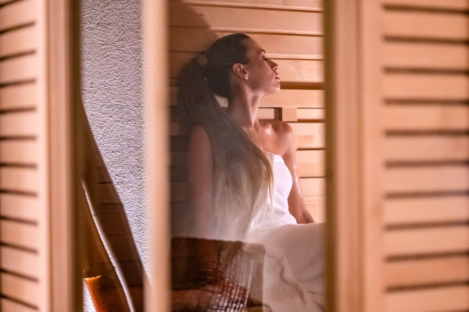 ragazza in sauna