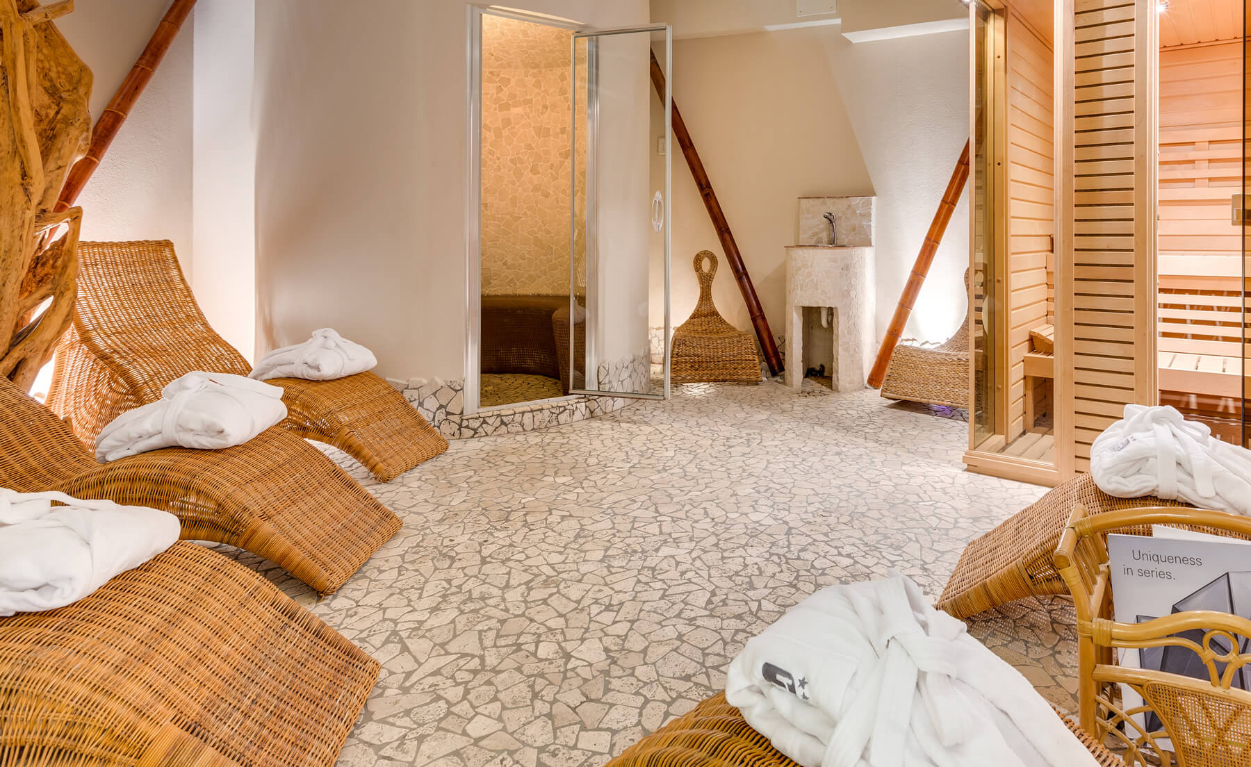 sauna moderna e spaziosa
