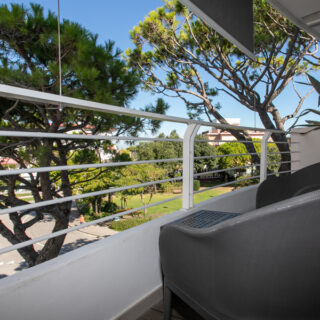 Balcone con poltrone